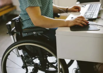 "Censo Demográfico 2022: Pessoas com Deficiência e Pessoas Diagnosticadas com Transtorno do Espectro Autista - Resultados preliminares da amostra" foi divulgado nesta terça-feira (23) • Maskot/GettyImages