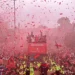 Liverpool desfila pelas ruas da cidade para celebrar título da Premier League