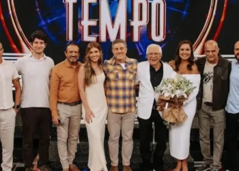 Carlos Alberto de Nóbrega foi homenageado pelos seis filhos no Domingão do Huck, da TV Globo • Instagram/Carlos Alberto de Nóbrega