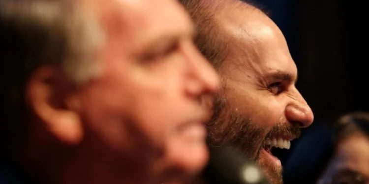 PGR pede ao STF abertura de inquérito contra Eduardo Bolsonaro