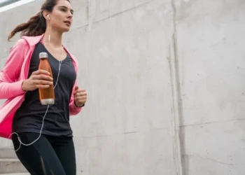 Para evitar lesões na hora da corrida também é necessário se atentar à alimentação -
crédito: Freepik