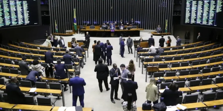 Congresso acumula 19 projetos que barram aumento do IOF