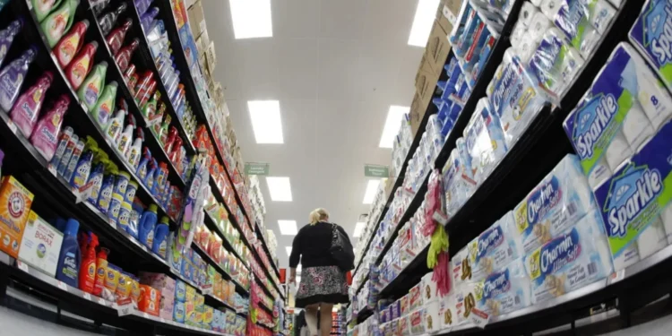 Confiança do consumidor dos EUA sobe acima do esperado em maio