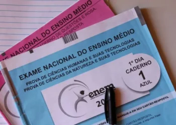 Provas do Enem 2025 serão aplicadas nos dias 9 e 16 de novembro • Shutterstock/Brenda Rocha