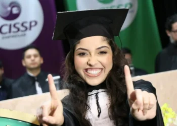 Isadora Rezende se formou no curso de "Inovação, Ciência e Tecnologia' • Arquivo pessoal