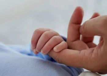 Luto Parental: descubra as mudanças com nova lei • David Espejo/GettyImages