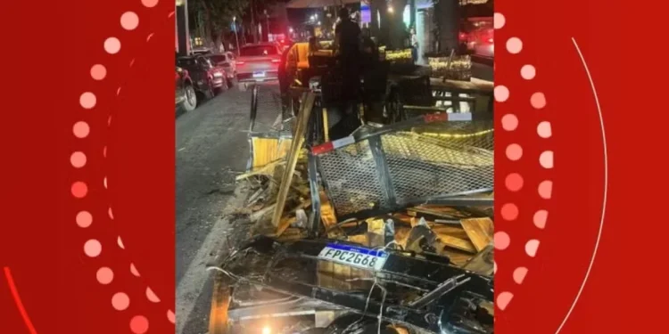 Motorista que destruiu deck em Cuiabá se entrega à polícia e diz que atropelou tia sem intenção durante fuga de agressões