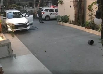 Polícia militar chega na casa dos mexicanos | Reprodução