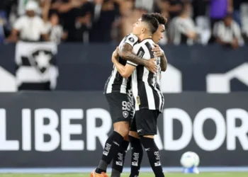 Igor Jesus e Savarino, personagens da classificação do Botafogo na Libertadores • Vítor Silva/Botafogo