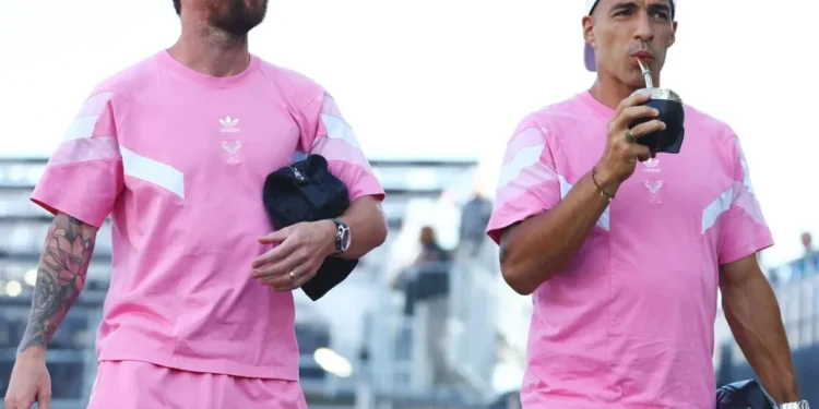 Suárez e Messi anunciam criação de time que disputará Campeonato Uruguaio