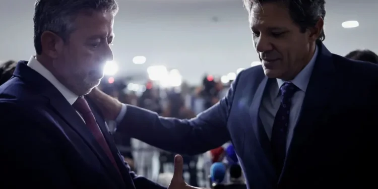 Lira e Haddad se reúnem para discutir isenção do IR