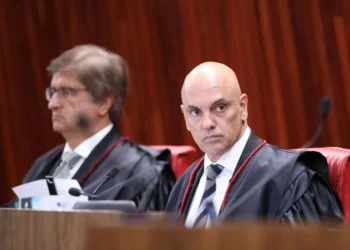O ministro Alexandre de Moraes, do Supremo Tribunal Federal (STF) e ao fundo o procurador-geral da República, Paulo Gonet • Antonio Augusto/Secom/TSE