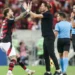 Flamengo vive drama, mas vence Táchira e vai às oitavas da Libertadores