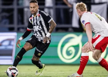 Xavi Simons brilha, e Santos é derrotado pelo RB Leipzig em amistoso