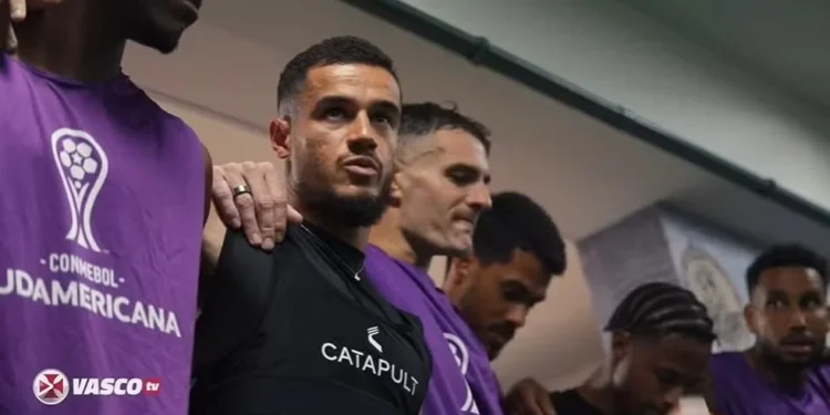 Coutinho faz discurso após classificação do Vasco: “Se jogarmos assim, vamos por coisas grandes”