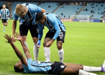 Grêmio passa sufoco, mas vence o Luqueño e vai ao playoff da Sul-Americana