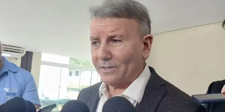 ‘Aqui vão dançar dois juízes e pelo menos três advogados’: prefeito de Palmas foi flagrado em diálogo vazando operação da PF