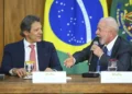 Presidente Lula e Ministro da Fazenda Fernando Haddad. — Foto: TON MOLINA/FOTOARENA/FOTOARENA/ESTADÃO CONTEÚDO