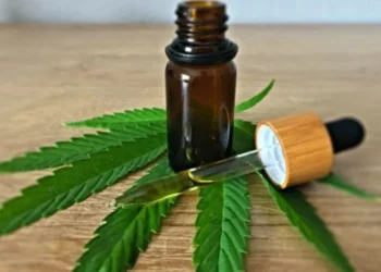 Os produtos medicinais são administrados por meio de óleos, cápsulas, sprays ou gomas -
crédito: CBD Infos Unsplash