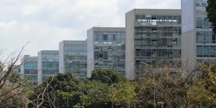 Governo detalha cortes e anuncia bloqueio de R$ 7,1 bilhões em emendas