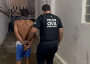 Suspeito de estuprar a enteada e torturar o filho, de 9 anos, foi preso em BH pela PCMG durante a Operação Arcanjo crédito: PCMG / Divulgação