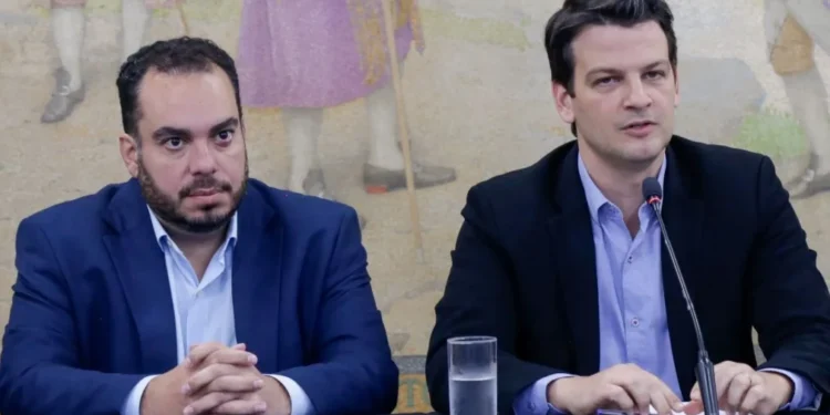 Justiça nega pedido de cassação do prefeito de Curitiba e de seu vice