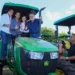 Palmas recebe tratores para fortalecer a agricultura familiar