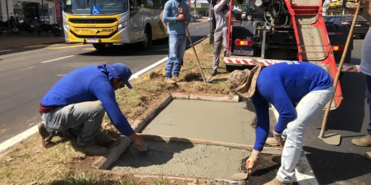 Avenidas comerciais dos Jardins Aurenys são contempladas com implantação de recuos para contêineres