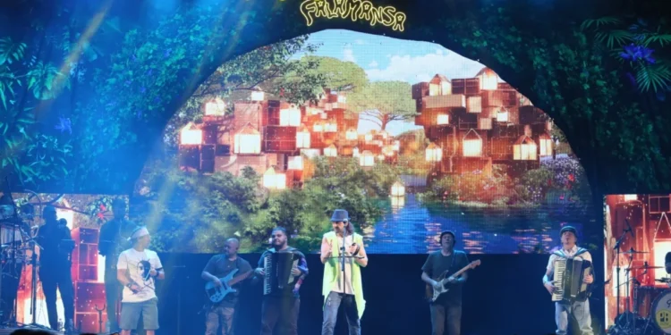 Falamansa anima a segunda noite do Arraiá da Capital com sucessos do forró universitário