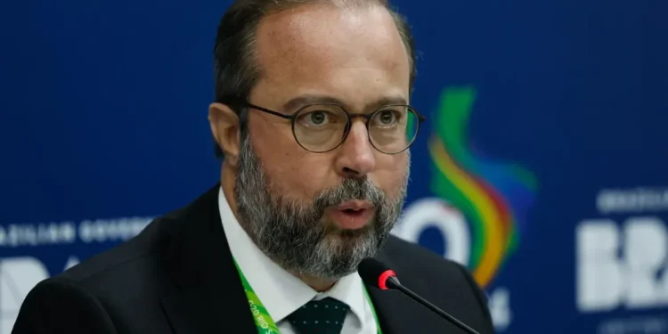 Governo ainda avalia forma para sanar alta da conta de luz, diz Silveira