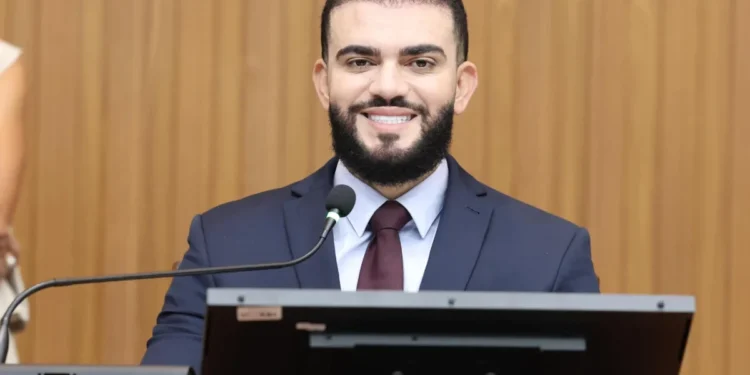 Léo Barbosa propõe medidas integradas para garantir segurança e bem-estar na Temporada de Praias 2025