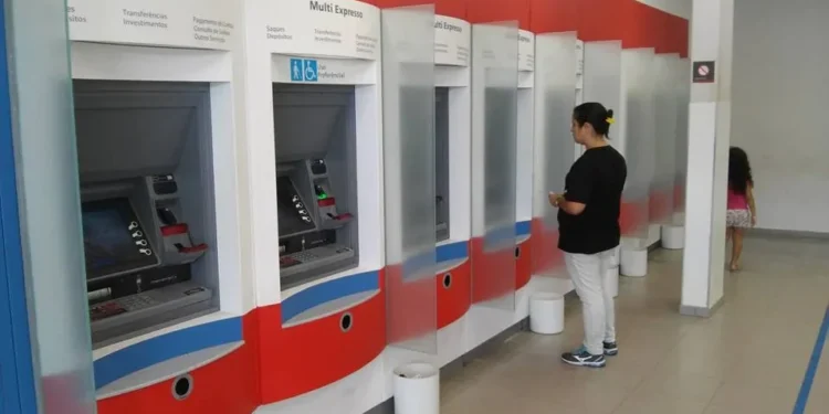 Miracema: Caixa automático de agência bancária não autoriza saque no final de semana e gera reclamações