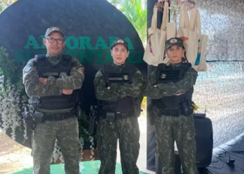 Militares do BPMA realizaram palestra educativa sobre preservação ambiental. A atividade incluiu exposição de animais empalhados para sensibilizar os alunos. - Foto: ASCOM BPMA