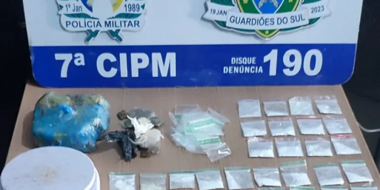 Homem é preso pela Polícia Militar por tráfico de drogas após tentativa de fuga em Figueirópolis