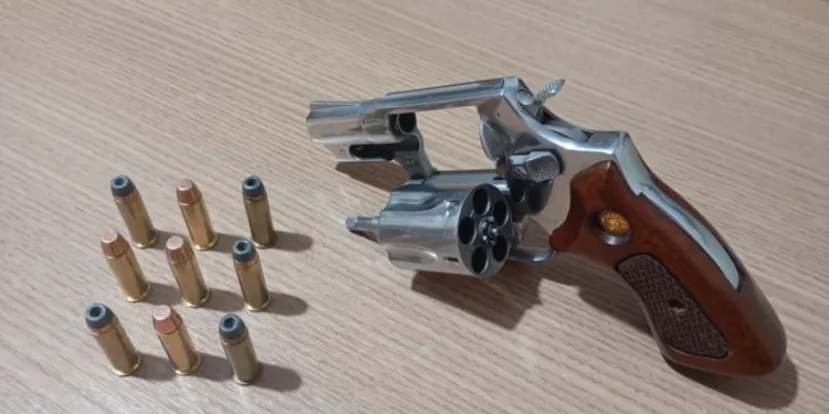 PM apreende arma de fogo durante ação no Parque de Exposições de Miranorte