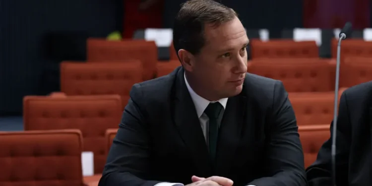 Cid volta a afirmar que Braga Netto entregou dinheiro para manifestantes