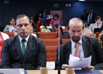 Tenente-coronel Mauro Cid e seu advogado, Cezar Bitencourt • Ton Molina/STF