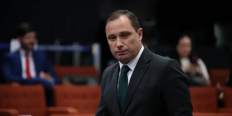 Defesa de Braga Netto pede informações sobre suposto perfil usado por Cid