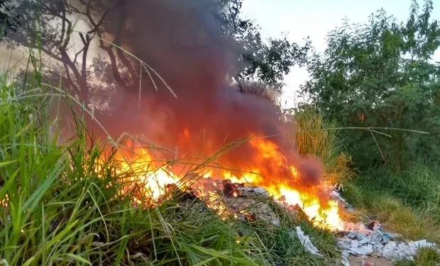 Queima de lixo em quintais incomoda moradores em Miracema