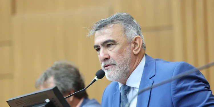 Deputado Amélio requer sinal de telefonia e internet no povoado Centro dos Ferreiras, em Buriti do Tocantins