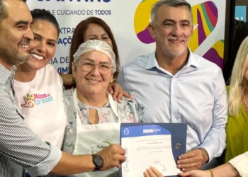 Amélio Cayres destaca parcerias institucionais em solenidade do projeto”Mãos que Criam”