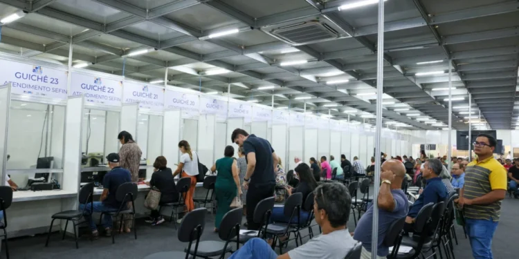 Mais de mil contribuintes estão sendo atendidos por dia no Parque do Povo – Foto: Regiane Rocha
