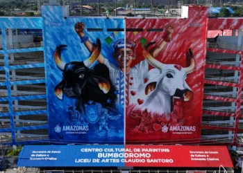 Novo mural do Bumbódromo de Parintins, feito pelo artista parintinense Pito Silva • Cedidas/Amazon Rec Produções