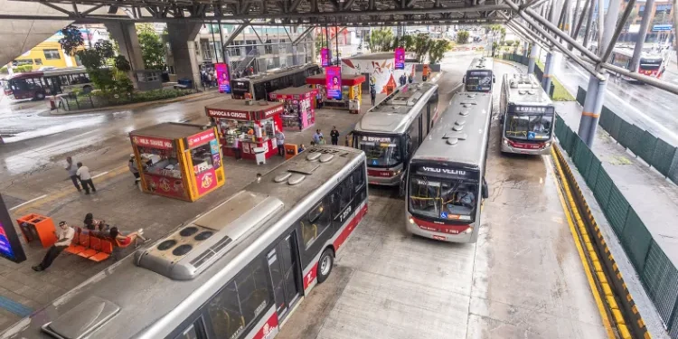 Uso de transporte coletivo ajuda a emitir menos poluentes do que carros