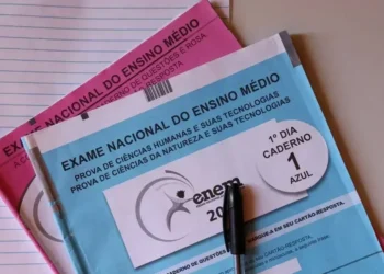 Taxa de inscrição do Enem 2025 deve ser paga até sexta-feira (27) • Brenda Rocha/Shutterstock
