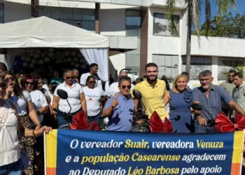 Agentes de Saúde de Caseara recebem seis motocicletas adquiridas com apoio do deputado Léo Barbosa