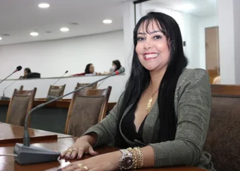 Estudo de viabilidade para implantar o “Cartão Farmácia do Idoso” é solicitado pela deputada Janad Valcari