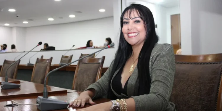 Estudo de viabilidade para implantar o “Cartão Farmácia do Idoso” é solicitado pela deputada Janad Valcari