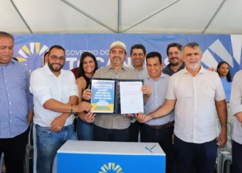 Governador Wanderlei Barbosa assina ordem de serviço de R$ 2,7 milhões para reforma de escola de Paranã e inicia o projeto Obra Toda Semana