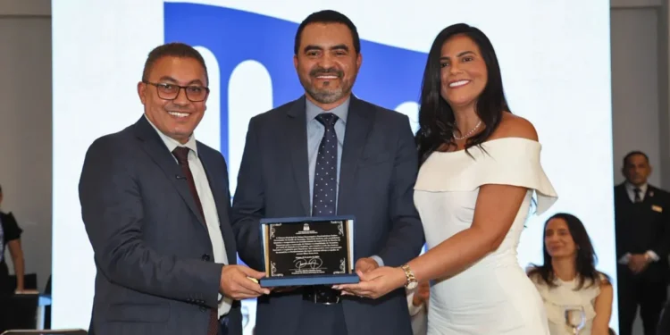 Durante o evento, o governador Wanderlei Barbosa foi homenageado pela Câmara Municipal de Palmas